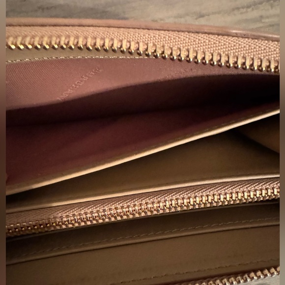 Authentic Burberry Wallet - Picture 8 of 8